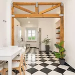 Guestready - Priorado - Yellow Suite